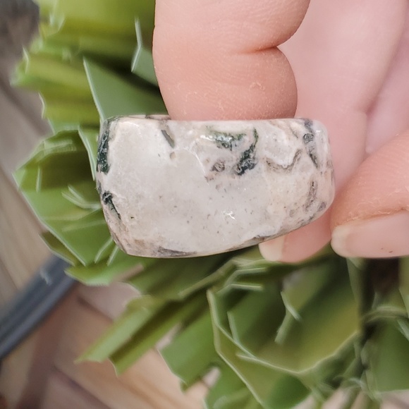 New Carved Faceted Natural Moss Agate Ring. - Picture 11 of 16